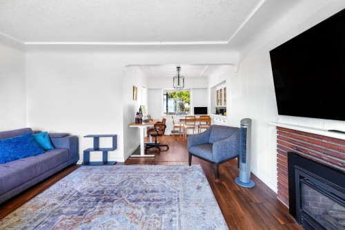 822 4Th Street E, North Vancouver, BC 