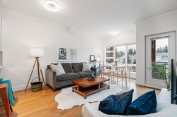 403-857 15th Street W North Vancouver, BC V7P 1M5
