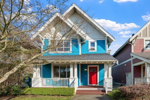 245 Holly Avenue  New Westminster, BC V3M 0B3