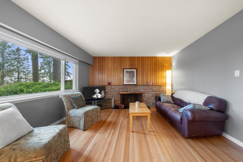 479 29Th Street E, North Vancouver, BC 