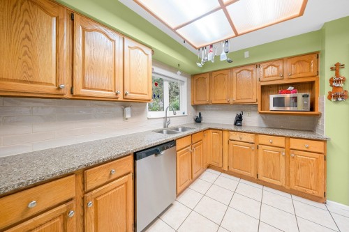 479 29Th Street E, North Vancouver, BC 