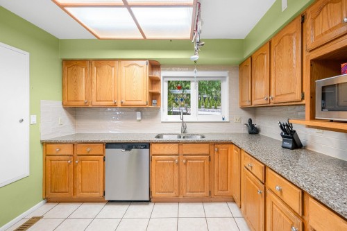 479 29Th Street E, North Vancouver, BC 