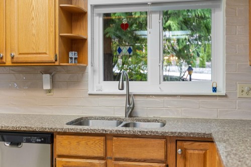 479 29Th Street E, North Vancouver, BC 