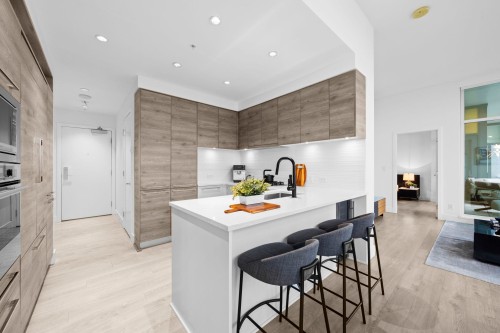 2901-7303 Noble Lane  Burnaby, BC V3N 0H2