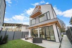 2-5023 Ross Street  Vancouver, BC V5W 3K6