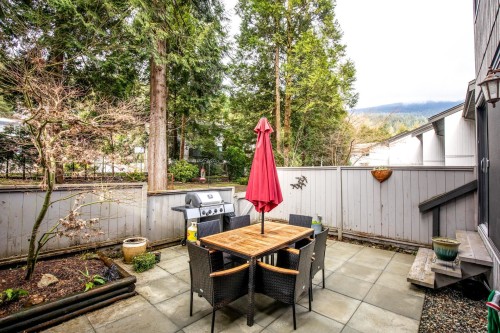 2060 Deep Cove Crescent  North Vancouver, BC V7G 1T2