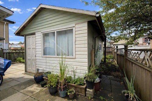 5828 Kerr Street, Vancouver, BC 