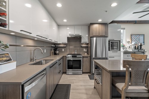 405-9350 University High Street  Burnaby, BC V5A 0B6