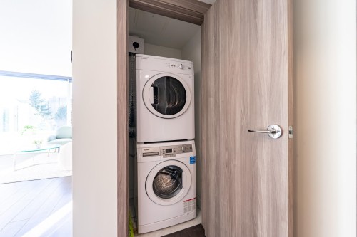 601-8800 Hazelbridge Way, Richmond, BC 