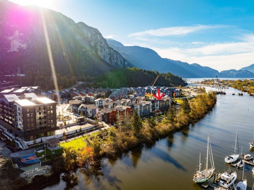 38071 Helm Way  Squamish, BC V8B 1A8