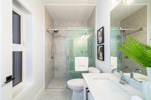 2735 8Th Avenue W, Vancouver, BC 