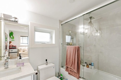 1060 61St Avenue E, Vancouver, BC 