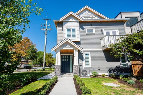 2107 33Rd Avenue E, Vancouver, BC 
