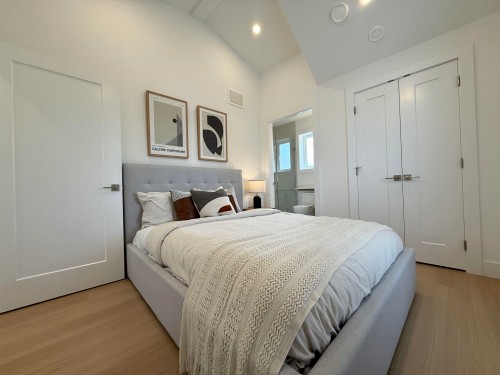 2105 33Rd Avenue E, Vancouver, BC 