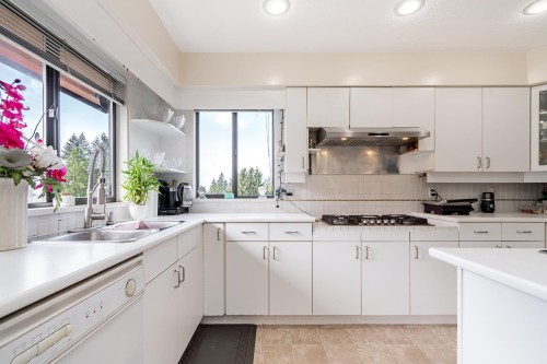 2940 Dresden Way, North Vancouver, BC 