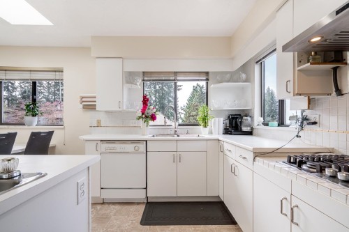 2940 Dresden Way, North Vancouver, BC 