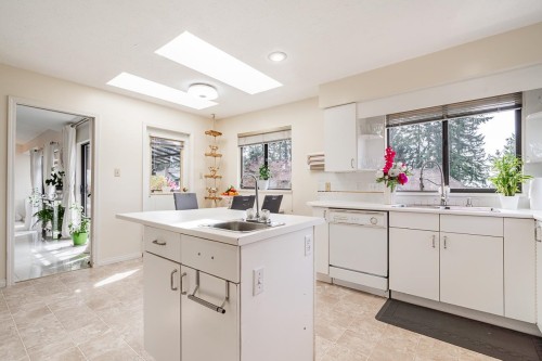 2940 Dresden Way, North Vancouver, BC 