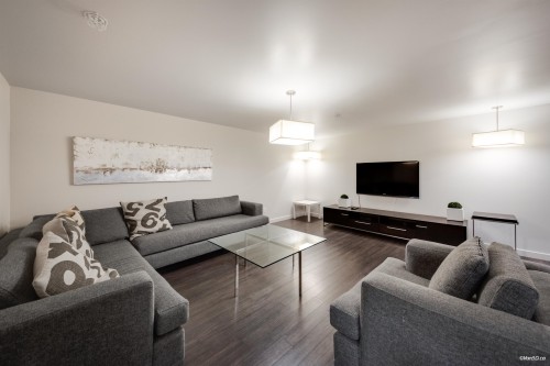 408-1673 Lloyd Avenue, North Vancouver, BC 