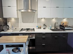 232-1777 7th Avenue W Vancouver, BC V6J 0E5