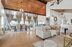 284 54a Street  Delta, BC V4M 3J3