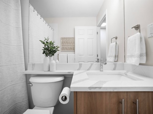 935 8Th Avenue E, Vancouver, BC 