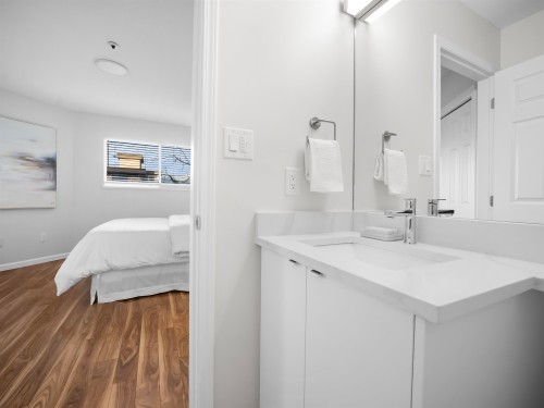 935 8Th Avenue E, Vancouver, BC 