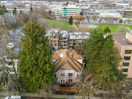 935 8Th Avenue E, Vancouver, BC 