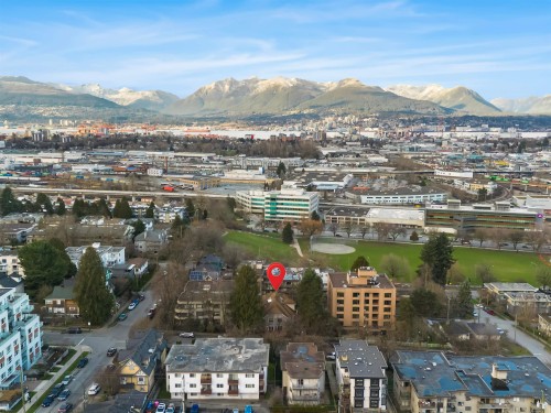 935 8Th Avenue E, Vancouver, BC 