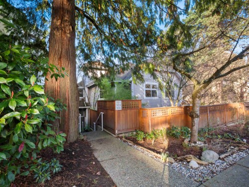 935 8Th Avenue E, Vancouver, BC 