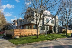 3742 Yukon Street  Vancouver, BC V5Y 2E5