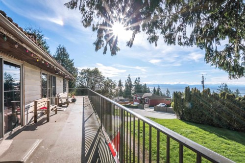 4902 Laurel Avenue  Sechelt, BC V7Z 0B7