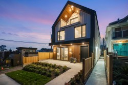 1-3623 Triumph Street  Vancouver, BC V5K 1V4