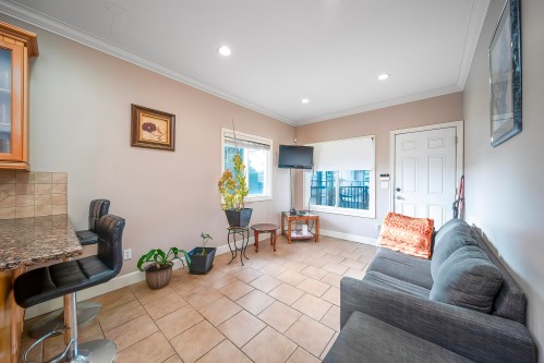 7987 13Th Ave, Burnaby, BC 