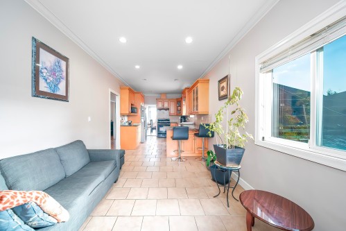 7987 13Th Ave, Burnaby, BC 