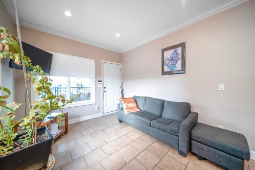 7987 13Th Ave, Burnaby, BC 