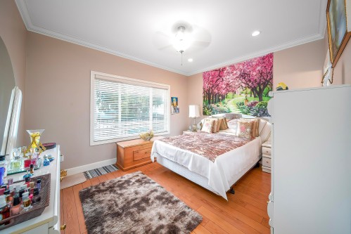 7987 13Th Ave, Burnaby, BC 