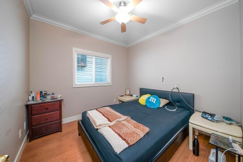 7987 13Th Ave, Burnaby, BC 