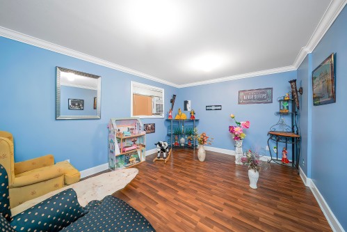 7987 13Th Ave, Burnaby, BC 