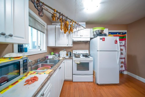 7987 13Th Ave, Burnaby, BC 