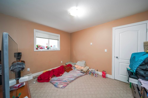 7987 13Th Ave, Burnaby, BC 