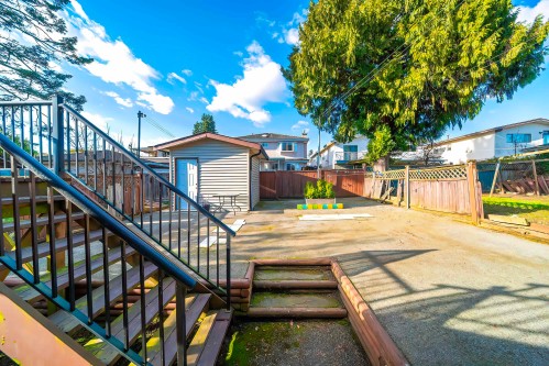 7987 13Th Ave, Burnaby, BC 