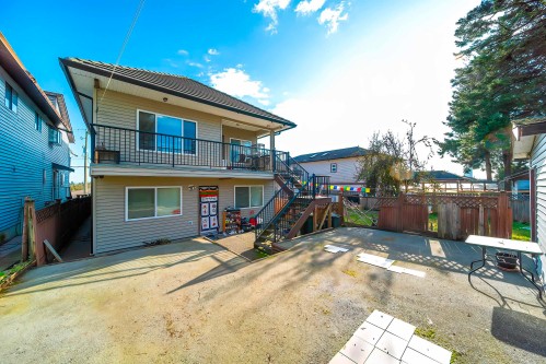 7987 13Th Ave, Burnaby, BC 