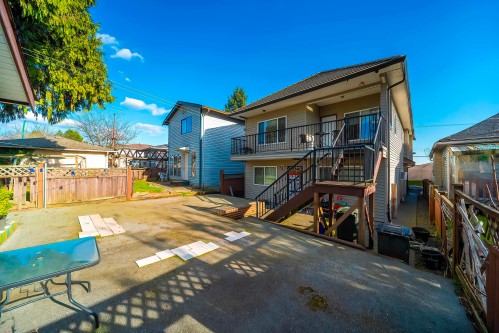 7987 13Th Ave, Burnaby, BC 