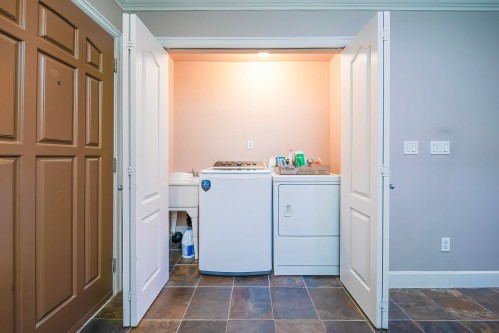 7987 13Th Ave, Burnaby, BC 