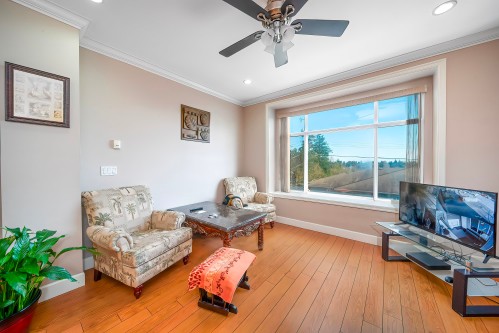 7987 13Th Ave, Burnaby, BC 