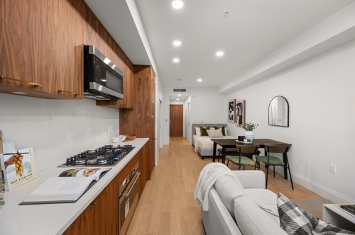 410-2550 Garden Drive  Vancouver, BC V5N 4X6