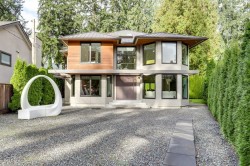4577 Capilano Road  North Vancouver, BC V7R 4K3