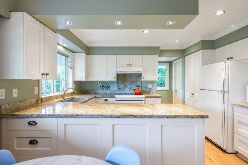 5560 Greenleaf Road, West Vancouver, BC 