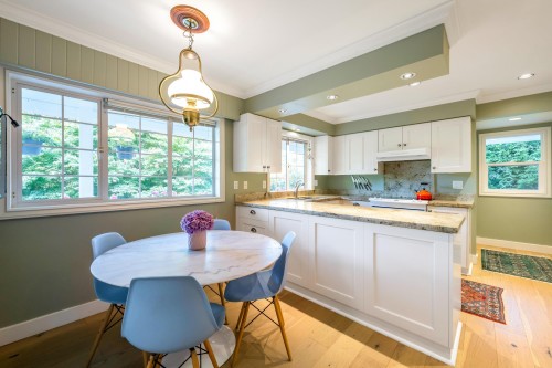 5560 Greenleaf Road, West Vancouver, BC 