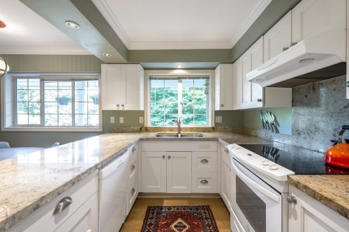 5560 Greenleaf Road, West Vancouver, BC 